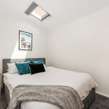Walk To The Mcg & Aami Park - Free Late Checkout - Great Location & Backyard Villa Мелбърн Екстериор снимка