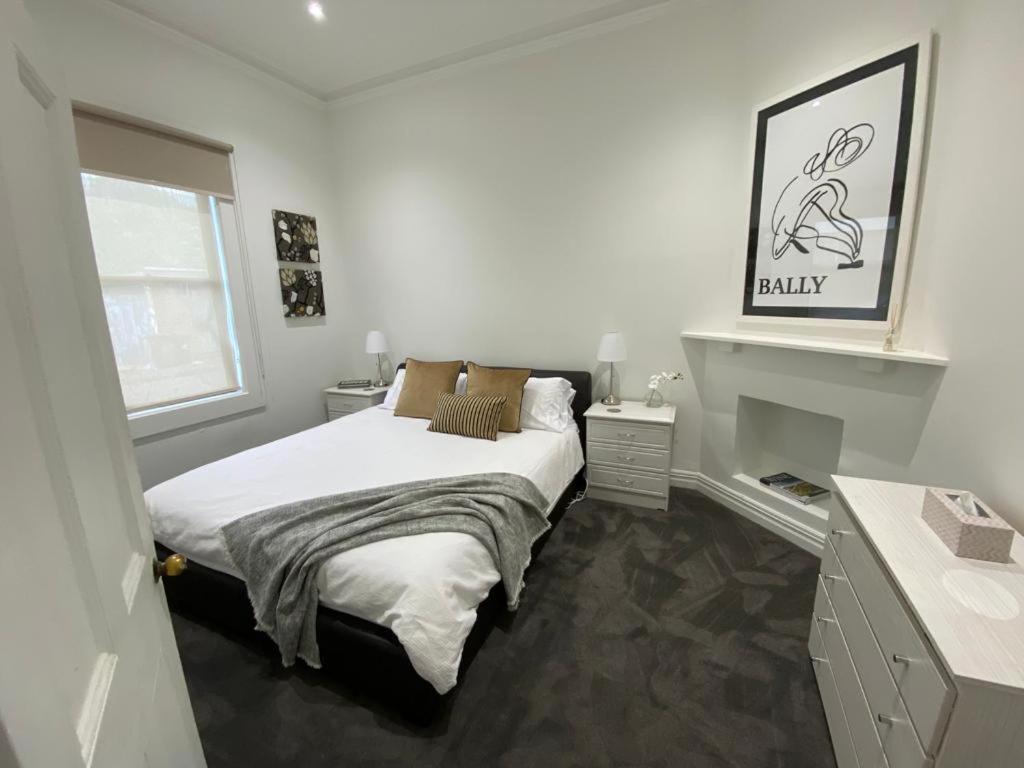 Walk To The Mcg & Aami Park - Free Late Checkout - Great Location & Backyard Villa Мелбърн Екстериор снимка