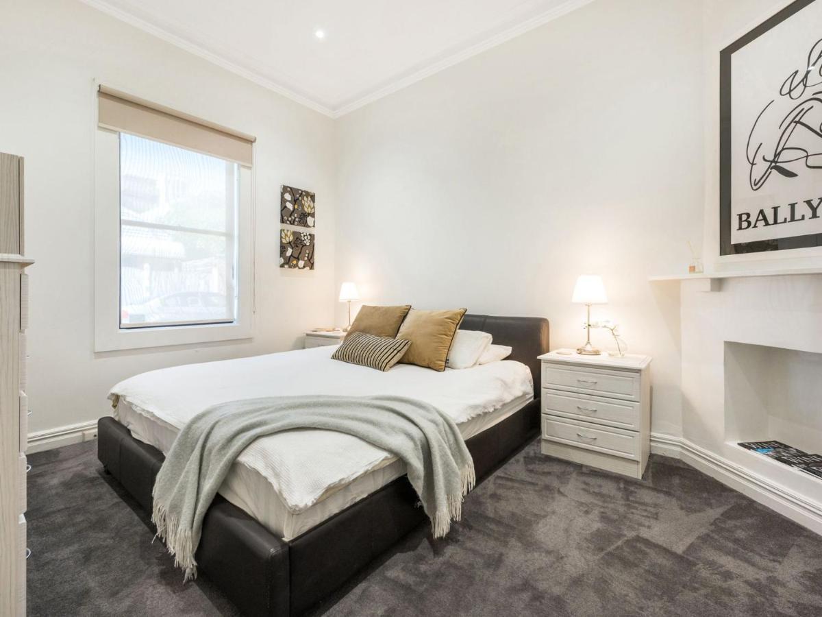 Walk To The Mcg & Aami Park - Free Late Checkout - Great Location & Backyard Villa Мелбърн Екстериор снимка