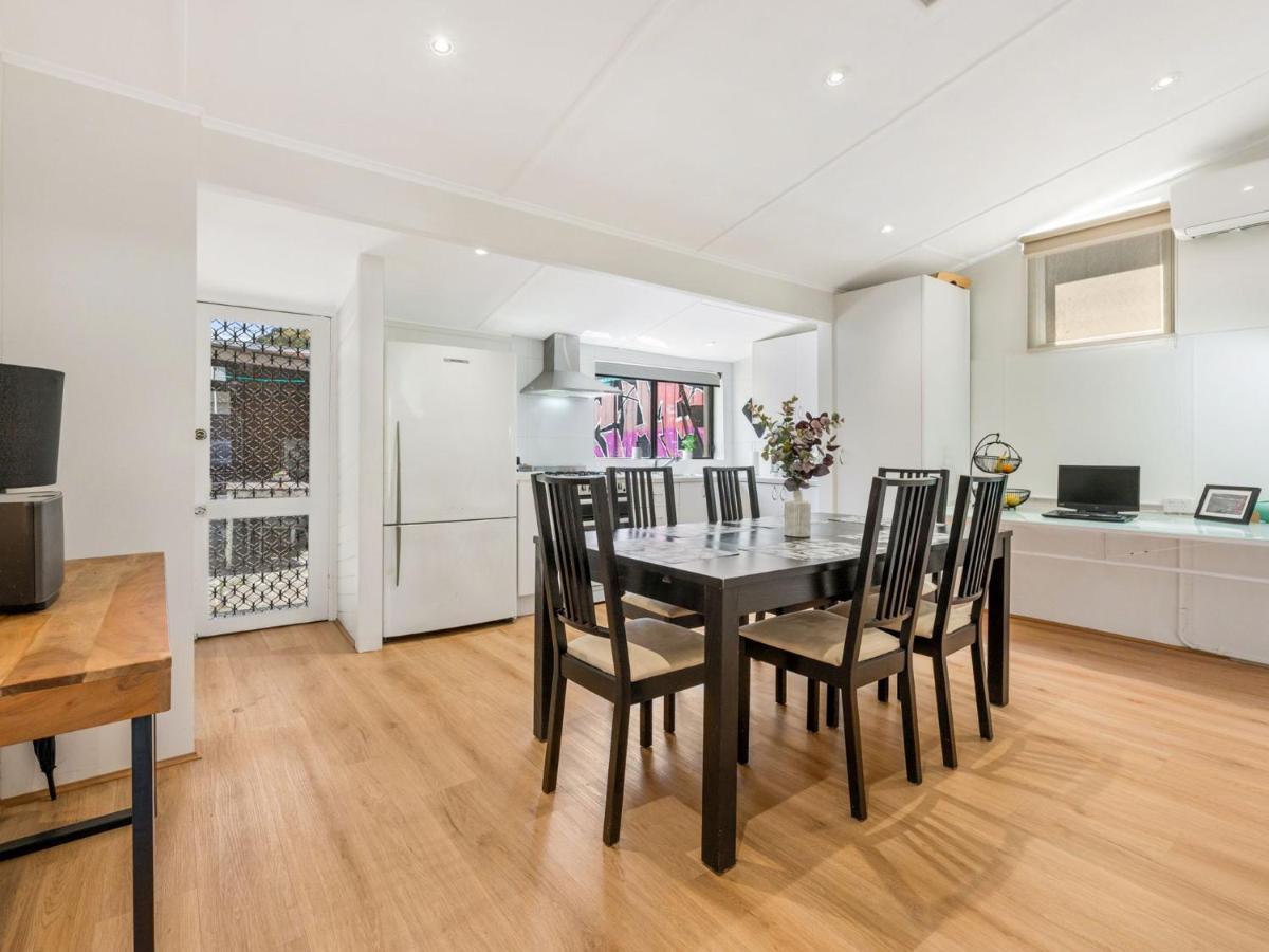 Walk To The Mcg & Aami Park - Free Late Checkout - Great Location & Backyard Villa Мелбърн Екстериор снимка